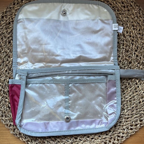 Toiletry or makeup bag - Picture 2 of 4